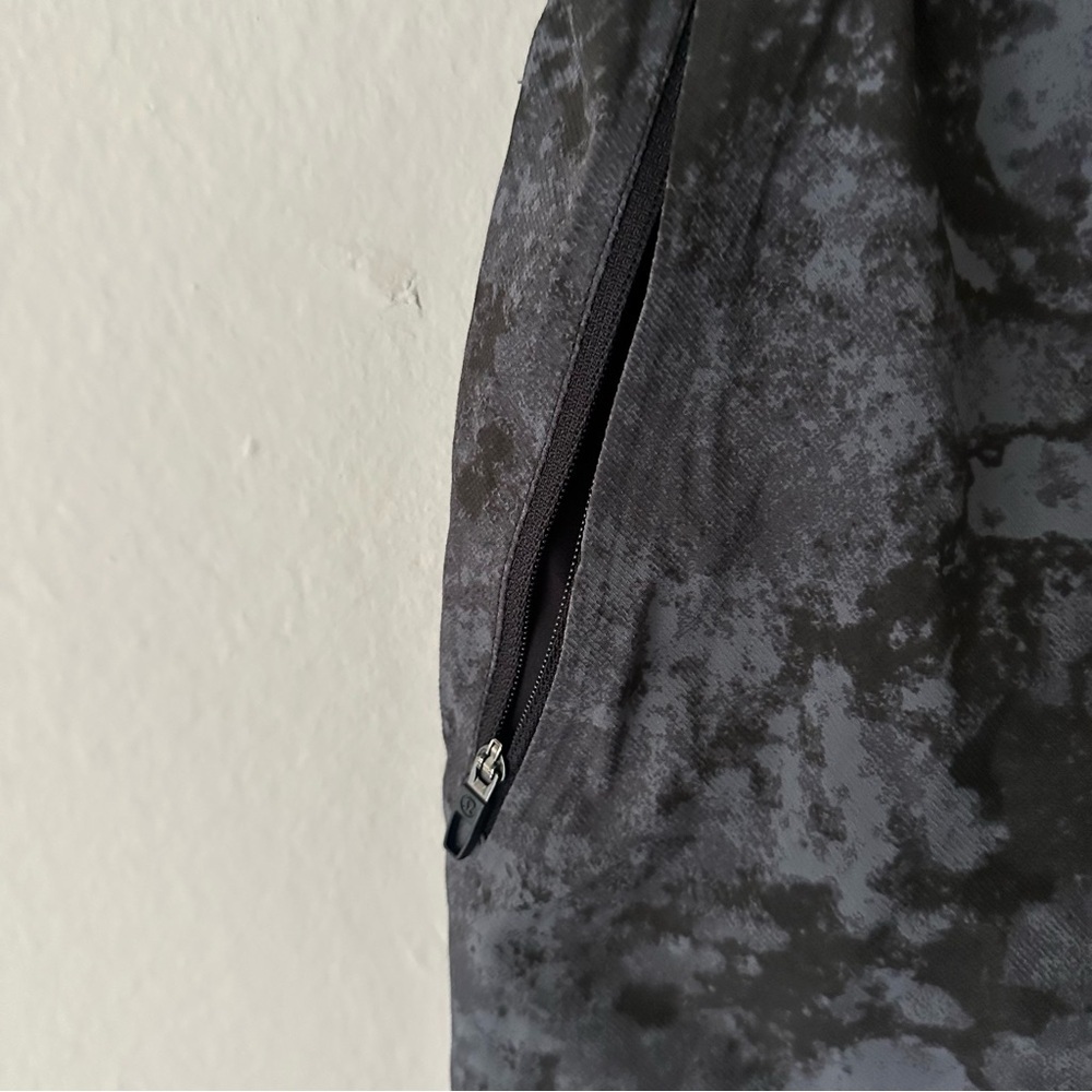 Lululemon License to Train Short 7" *Lined
Tactile Print Anchor Black Small - Picture 9 of 14